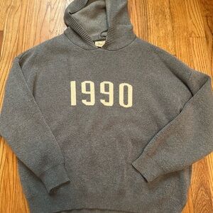 Elan Gray Hoodie Sweater with 1990 Design